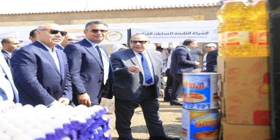 بأسعار مخفضة.. وزير التموين ومحافظ القاهرة يفتتحان سوق اليوم الواحد بالجمالية - بلس 48