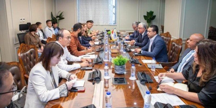 رئيس اقتصادية قناة السويس يستقبل وفدًا تجاريًا صينيًا رفيع المستوى من عدة مقاطعات - بلس 48