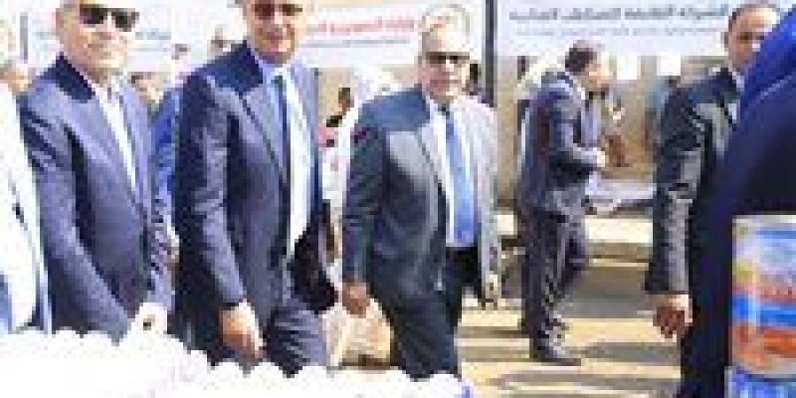 وزير التموين ومحافظ القاهرة يفتتحان سوق «اليوم الواحد» بمنطقة الجمالية - بلس 48