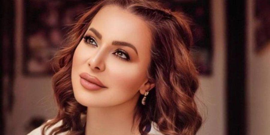 بالفيديو.. سوزان نجم الدين تؤدي العمرة وتستحضر لحظة تأمل في رحاب الحرم المكي - بلس 48