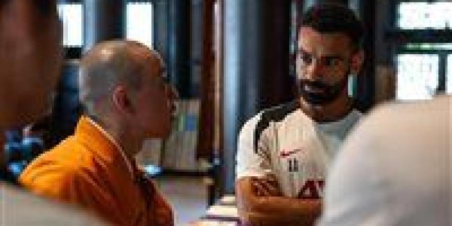 محمد صلاح يرافق بعثة ليفربول خلال زيارتها لمعبد إيكوين في طوكيو - بلس 48