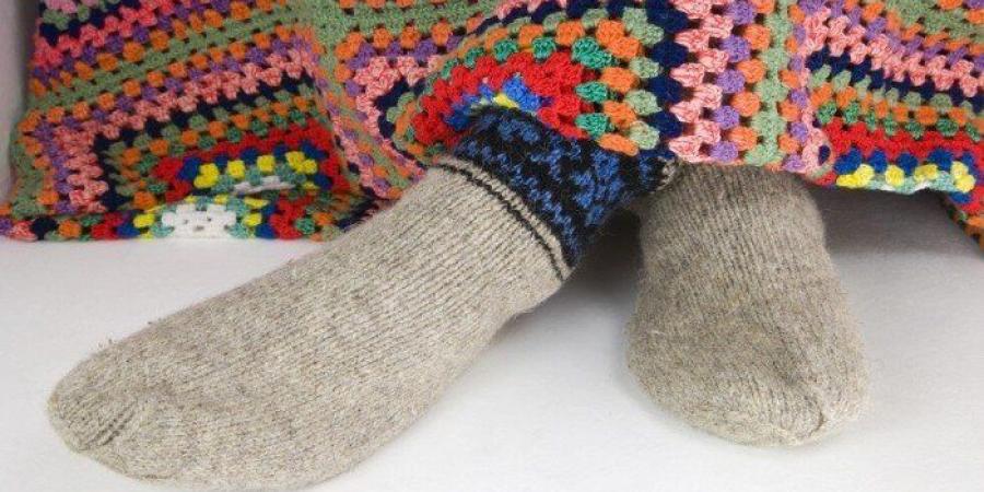 برودة القدمين.. عرض بسيط قد يخفي خلفه أمراضًا خطيرة - بلس 48