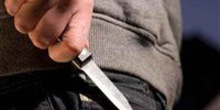 شاب يطعن طالبًا بكلية التجارة في المنصورة بسبب رفضه توصيله بالموتوسيكل - بلس 48