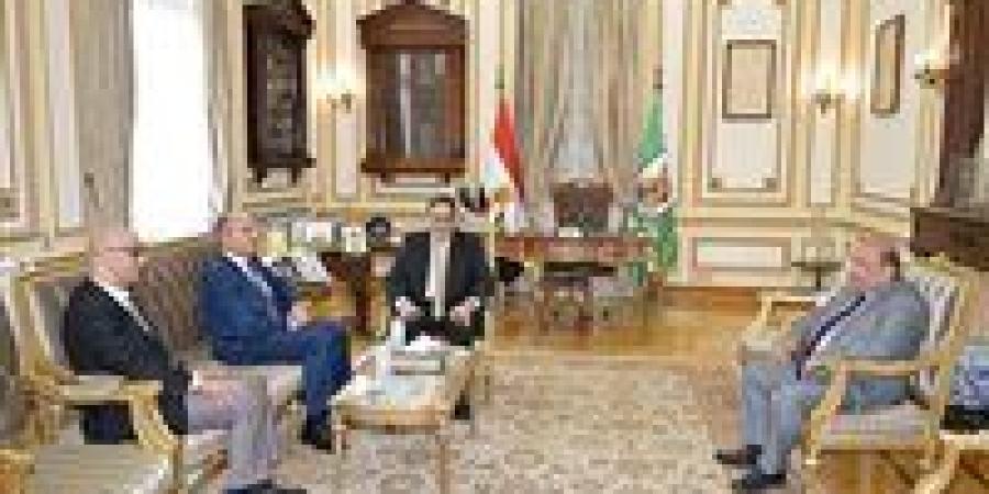 رئيس جامعة القاهرة يشيد بعمق العلاقات المصرية الأردنية ويؤكد: نضع كل إمكاناتنا لدعم الطلاب الوافدين - بلس 48