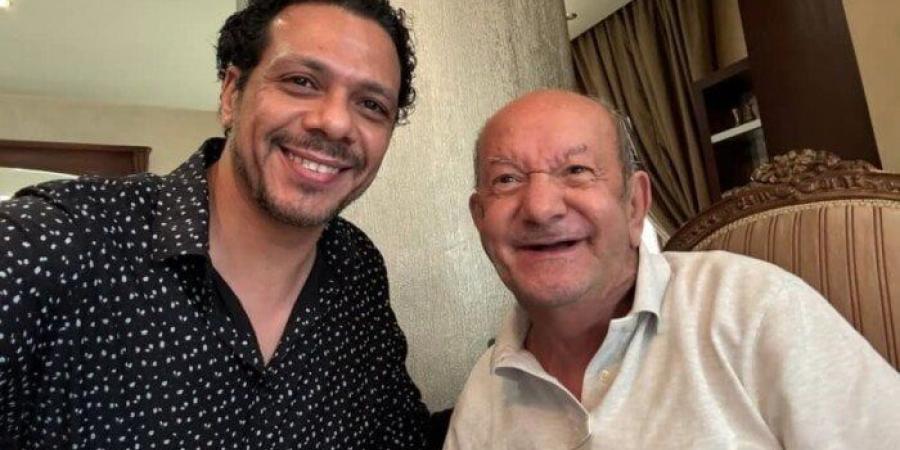 حمزة العيلي ناعيا لطفي لبيب: «ياريتني جيت لك من بدري» - بلس 48