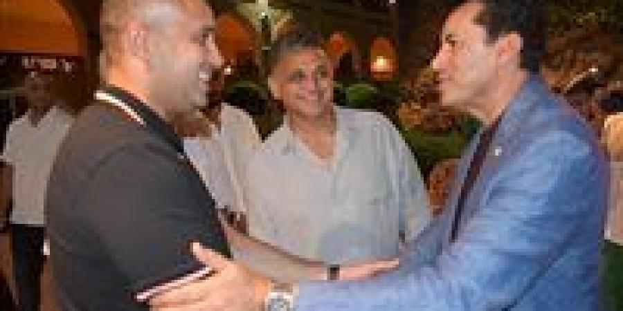 وزير الشباب والرياضة يتفقد نادي السيارات والرحلات المصري بالعلمين - بلس 48