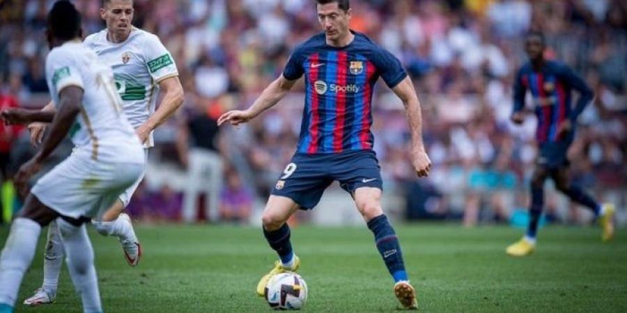 ليفاندوفسكي ينفي رحيله عن برشلونة: «مستعد للموسم الجديد» - بلس 48