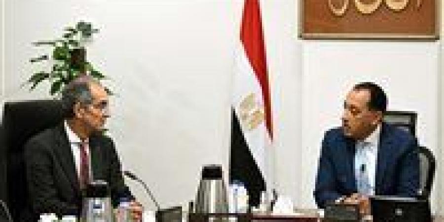 رئيس الوزراء يلتقى وزير الاتصالات وتكنولوجيا المعلومات لمتابعة عدد من ملفات عمل الوزارة - بلس 48