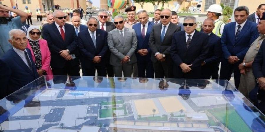 محافظ بورسعيد يشارك في احتفالية هيئة قناة السويس بالذكرى 69 لتأميمها - بلس 48