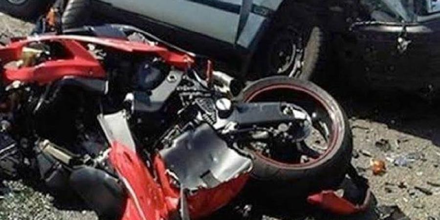 مصرع شاب وإصابة سيدة في حادث مروع بطريق بحيرة قارون بالفيوم - بلس 48