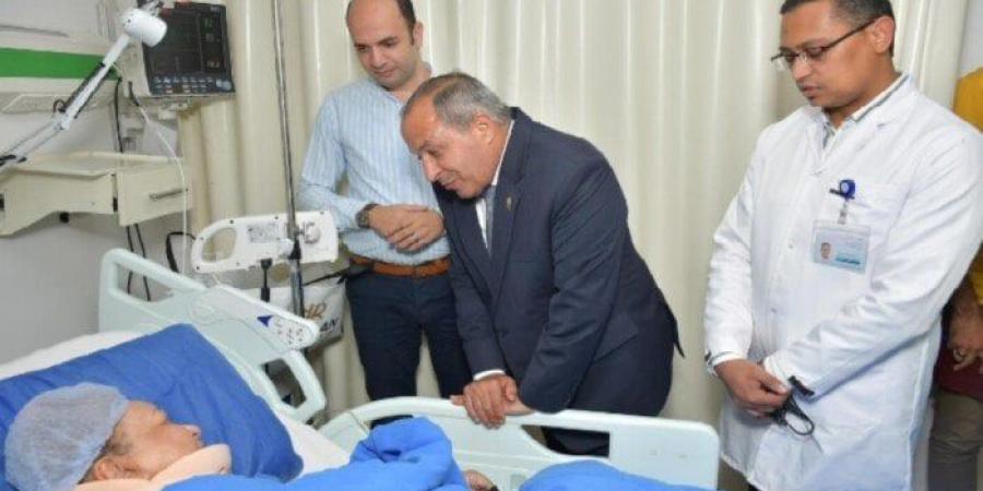 محافظ بورسعيد يتفقد مستشفى السلام لمتابعة مستوى الخدمات الطبية المقدمة - بلس 48