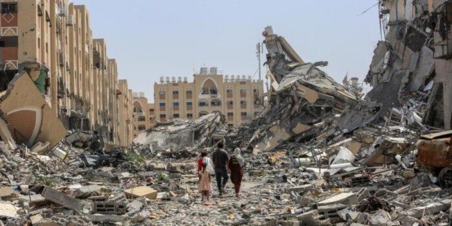 الاحتلال ينسف عددًا من المباني في حي الأمل شمالي خان يونس - بلس 48