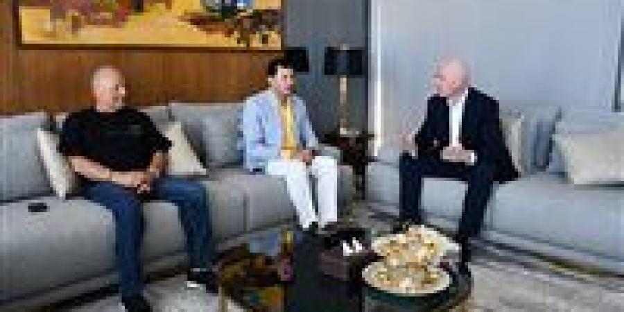 رئيس الوزراء يرحب بانفانتينو خلال اجتماعه بوزير الرياضة ورئيس اتحاد الكرة - بلس 48