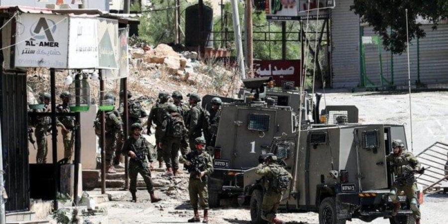 قوات الاحتلال الإسرائيلي تقتحم بلدتين في الضفة الغربية - بلس 48