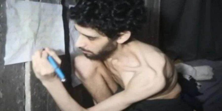 أحفر قبري بيدي.. حماس تنشر مقطعًا مصورًا للمحتجز الإسرائيلي - بلس 48