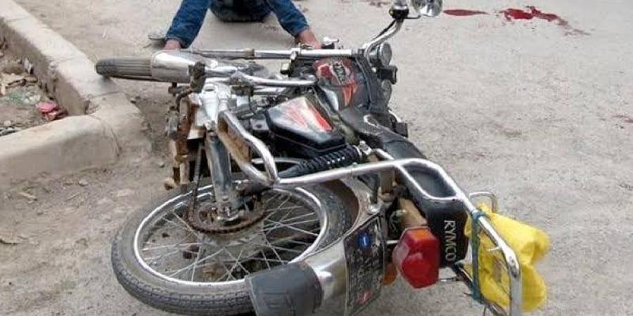 وفاة طالب ثانوي في حادث دراجة نارية مروع بمنطقة دلة في الفيوم - بلس 48