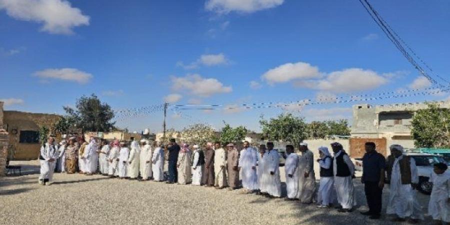 توافد الناخبين بقرية القصر بمرسي مطروح منذ الساعة الأولى في أول أيام انتخابات مجلس الشيوخ - بلس 48