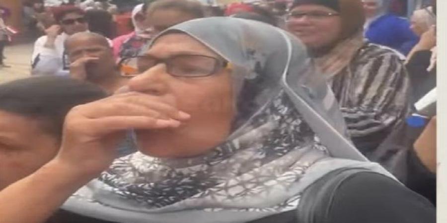 نازلين لمصر.. سيدات يُطلقن الزغاريد أمام لجان انتخابات الشيوخ ببورسعيد - بلس 48