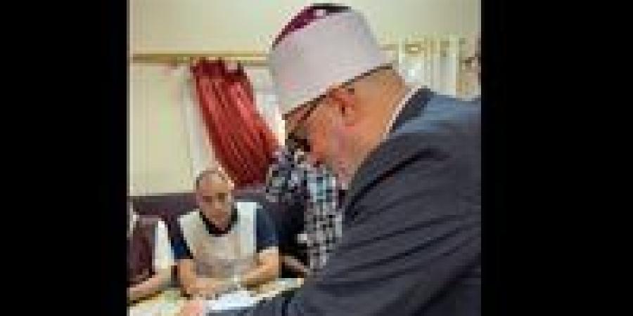 مفتي الجمهورية يدلي بصوته في انتخابات مجلس الشيوخ.. ويؤكد: الأعمال بمقاصدها وأي عمل يحقق الخير للبلد نؤجر عليه - بلس 48