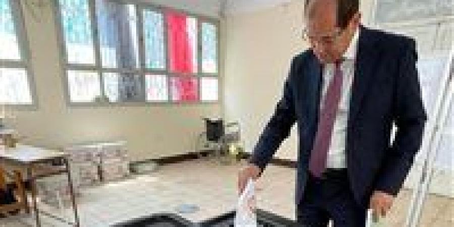 يوسف عامر يدلي بصوته في انتخابات "الشيوخ 2025"..ويؤكد: المشاركة واجب وطني - بلس 48