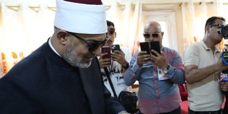 مفتي الجمهورية يُدلي بصوته في انتخابات الشيوخ باللجنة 107 بكفر الشيخ - بلس 48
