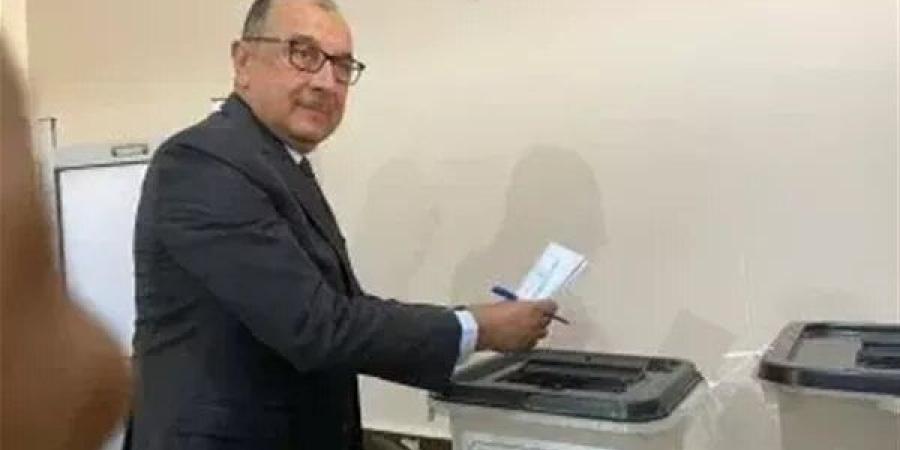 وزير قطاع الأعمال يُدلي بصوته في انتخابات مجلس الشيوخ 2025 - بلس 48