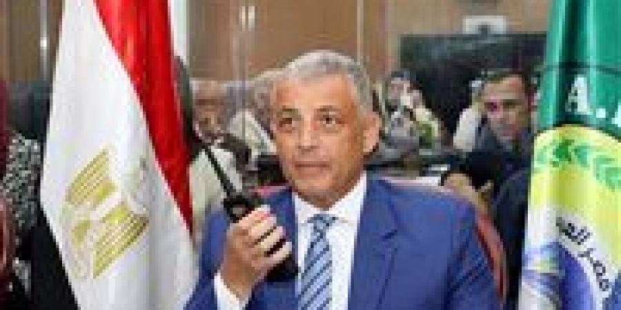 محافظ الإسماعيلية يتابع سير انتخابات مجلس الشيوخ من غرفة العمليات بالشبكة الوطنية للطوارئ - بلس 48