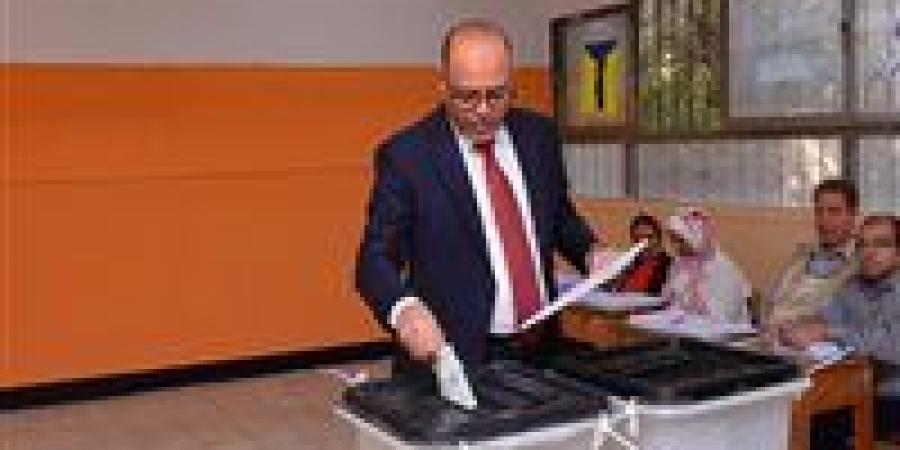 وزير العمل يُدلي بصوته في انتخابات مجلس الشيوخ بالتجمع الخامس - بلس 48