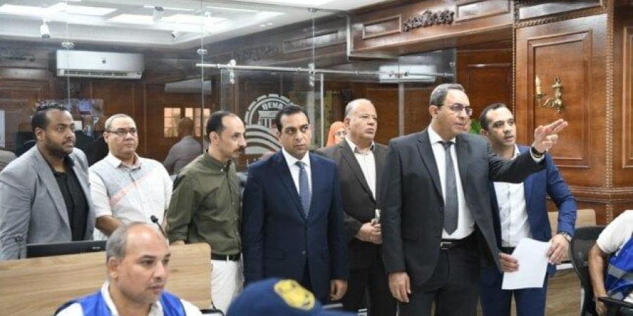 محافظ قنا يترأس غرفة العمليات الرئيسية لمتابعة انتخابات مجلس الشيوخ 2025 - بلس 48