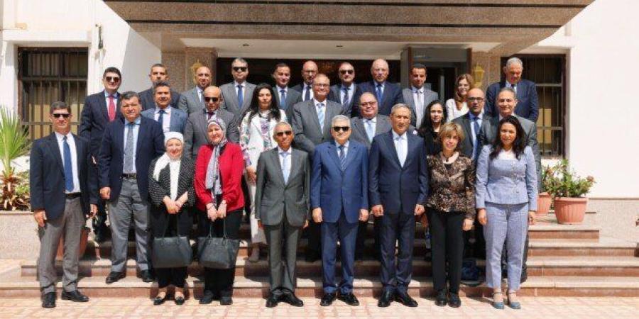 الفريق ربيع: قناة السويس مستمرة في تقديم خدماتها رغم التحديات الأمنية بمنطقة البحر الأحمر - بلس 48