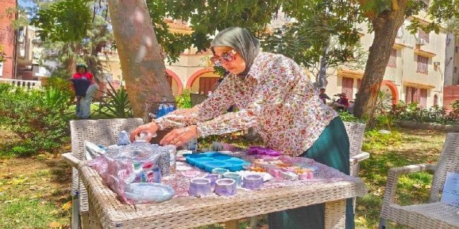 من الطباشير إلى التحف.. معلمة سكندرية تُبدع في صناعة« الكونكريت اليدوي» بإشكال مختلفة - بلس 48