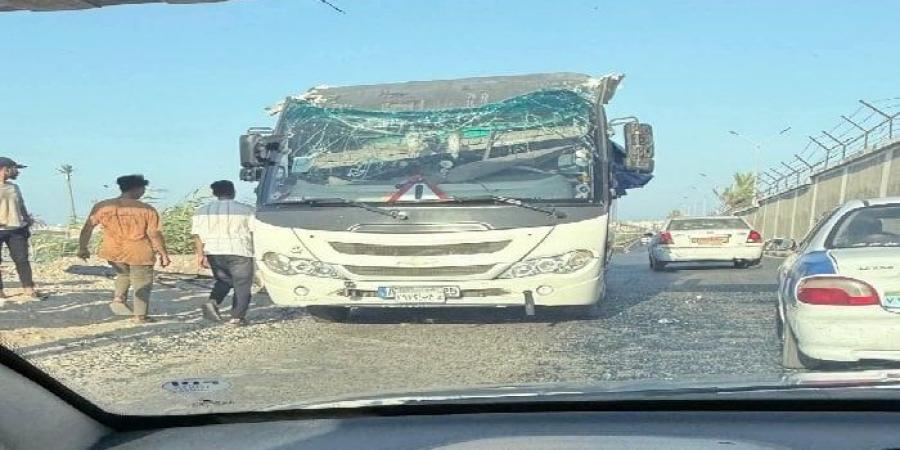 اصطدام أتوبيس ببوابة حديدية غير مخصصة لعبور المركبات في بورسعيد.. وإصابة 18 شخصًا - بلس 48