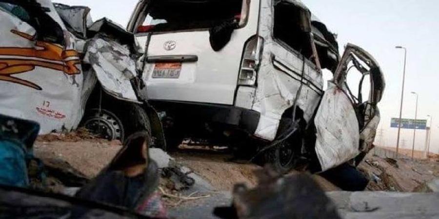 مدير أمن الجيزة يصل موقع تصادم أتوبيس الكريمات على الطريق الصحراوي الشرقي - بلس 48