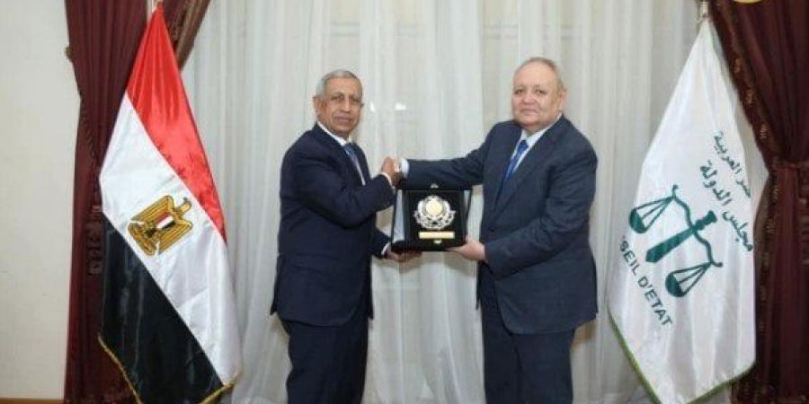المستشار أسامة شلبي يستقبل رئيس الأكاديمية العربية للعلوم والتكنولوجيا لتقديم التهنئة له - بلس 48