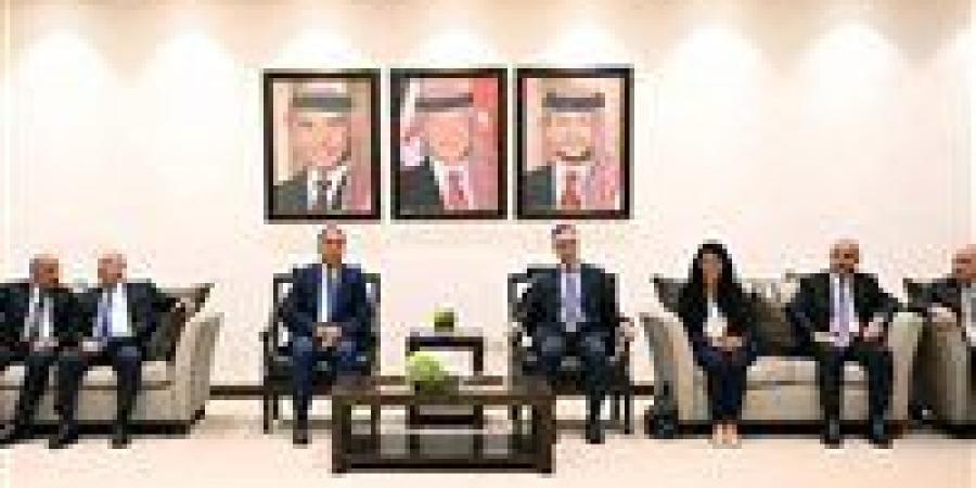 رئيس الوزراء يصل العاصمة الأردنية عمّان للمشاركة في أعمال الدورة الـ ٣٣ للجنة العليا المصرية الأردنية المشتركة - بلس 48