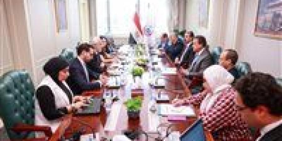 وزير الصحة يستقبل مستشار الرئيس الكولومبي لتعزيز التعاون في تقديم المساعدات الطبية للأشقاء الفلسطينيين في قطاع غزة - بلس 48