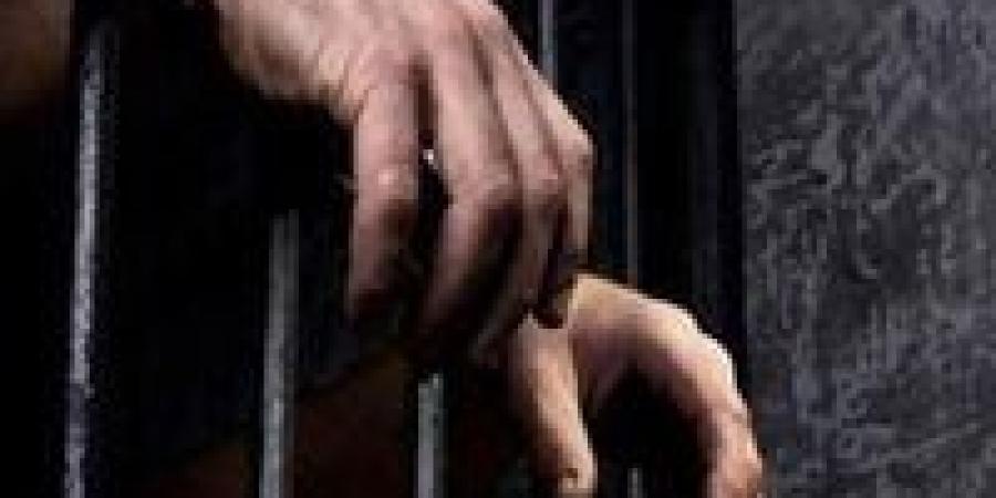 حبس
      زوجين
      4
      أيام
      لاتهامهما
      ... - بلس 48