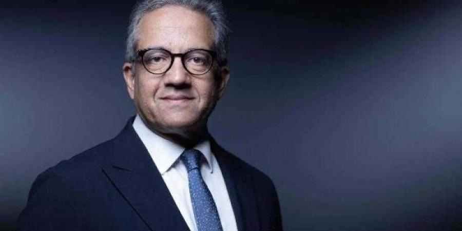 تفاصيل
      فوز
      خالد
      العناني
      برئاسة
      اليونسكو
      كأول
      مصري
      وعربي
      في
      التاريخ - بلس 48