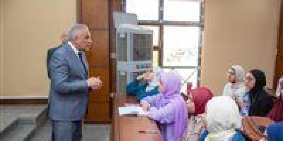 محمد
      حسين
      يتابع
      انتظام
      الدراسة
      ... - بلس 48
