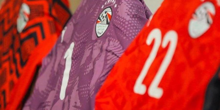 مباراة التأهل للمونديال.. منتخب مصر بالقميص الأحمر والشورت الأبيض أمام جيبوتي - بلس 48