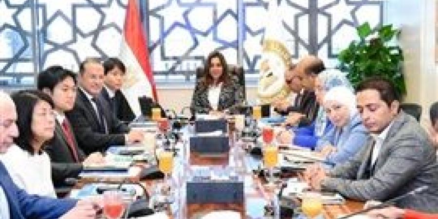 وزيرة
      التنمية
      المحلية:
      الإسراع
      بتنفيذ
      مصانع
      بدائل
      البلاستيك
      لإعلان
      مدن
      خالية
      من
      التلوث - بلس 48