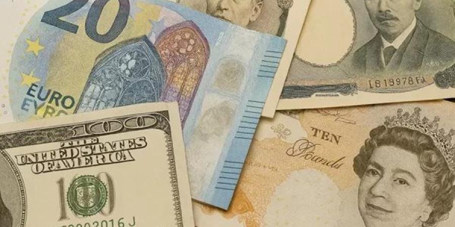 أسعار
      العملات
      الأجنبية
      أمام
      الجنيه
 ... - بلس 48