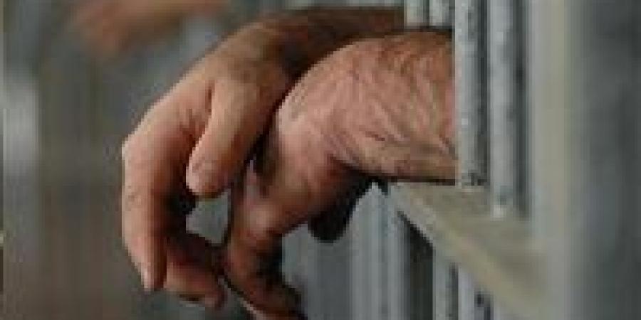 "متهم
      بتلقي
      رشوة"..
      ضبط
      رئيس
      حي
      شرق
      الإسكندرية
      بعد
      ساعات
      من
      توليه
      المنصب - بلس 48