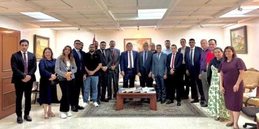 سفير
      مصر
      بالفلبين
      يحث
      الجالية
      على
      ممارسة
      حقهم
      الدستوري
      في
      المشاركة
      بانتخابات
      النواب - بلس 48
