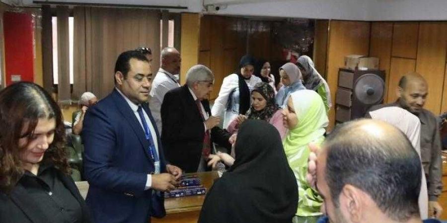 مركز
      صحة
      الشباب
      بكلية
      الطب
      يواصل
      مبادرته
      في
      الكشف
      والتثقيف
      الصحي
      لأسرة
      جامعة
      أسيوط - بلس 48