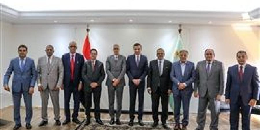 وزير
      الزراعة
      يبحث
      مع
      نظيره
      الموريتاني
      تعزيز
      سبل
      التعاون
      الزراعي
      المشترك - بلس 48