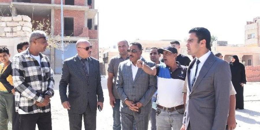نائب محافظ مطروح يتابع حملةرفع المخلفات بالشارع والإشراف على حملة نظافة مكبرة - بلس 48