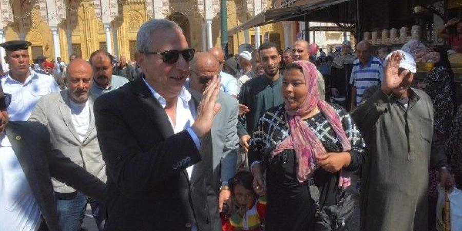 محافظ الغربية يتفقد محيط مسجد السيد البدوي بطنطا - بلس 48