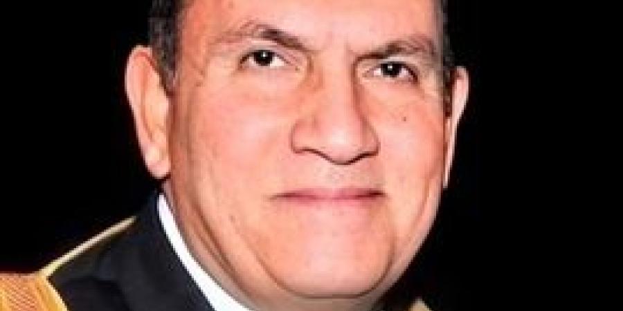 محافظ
      كفر
      الشيخ
      يهنئ
      القارئ
      الطبيب
      أحمد
      نعينع
      لتكليفه
      شيخًا
      لعموم
      المقارئ
      المصرية - بلس 48