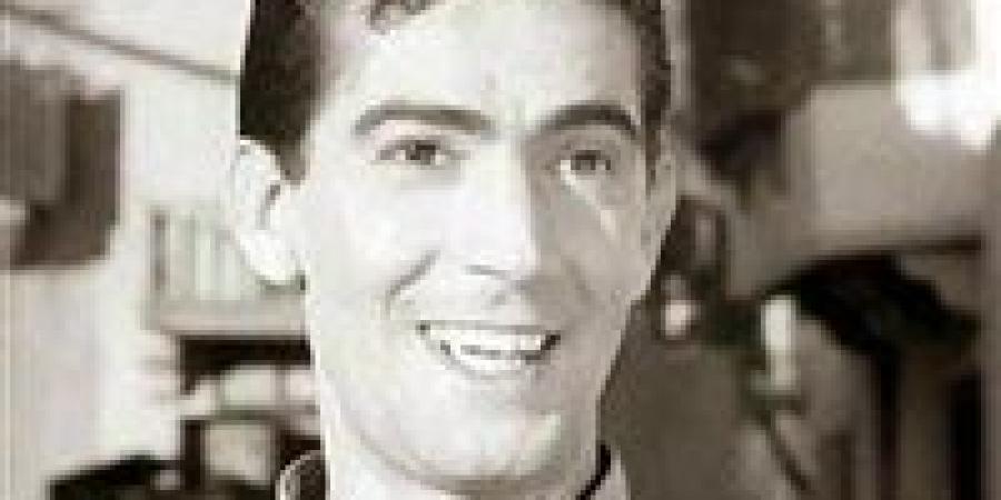 ارتبط
      اسمه
      بـ
      شادية
      ودفن
      بجانب
      عبد
      الحليم
      حافظ..
      ذكرى
      وفاة
      منير
      مراد - بلس 48